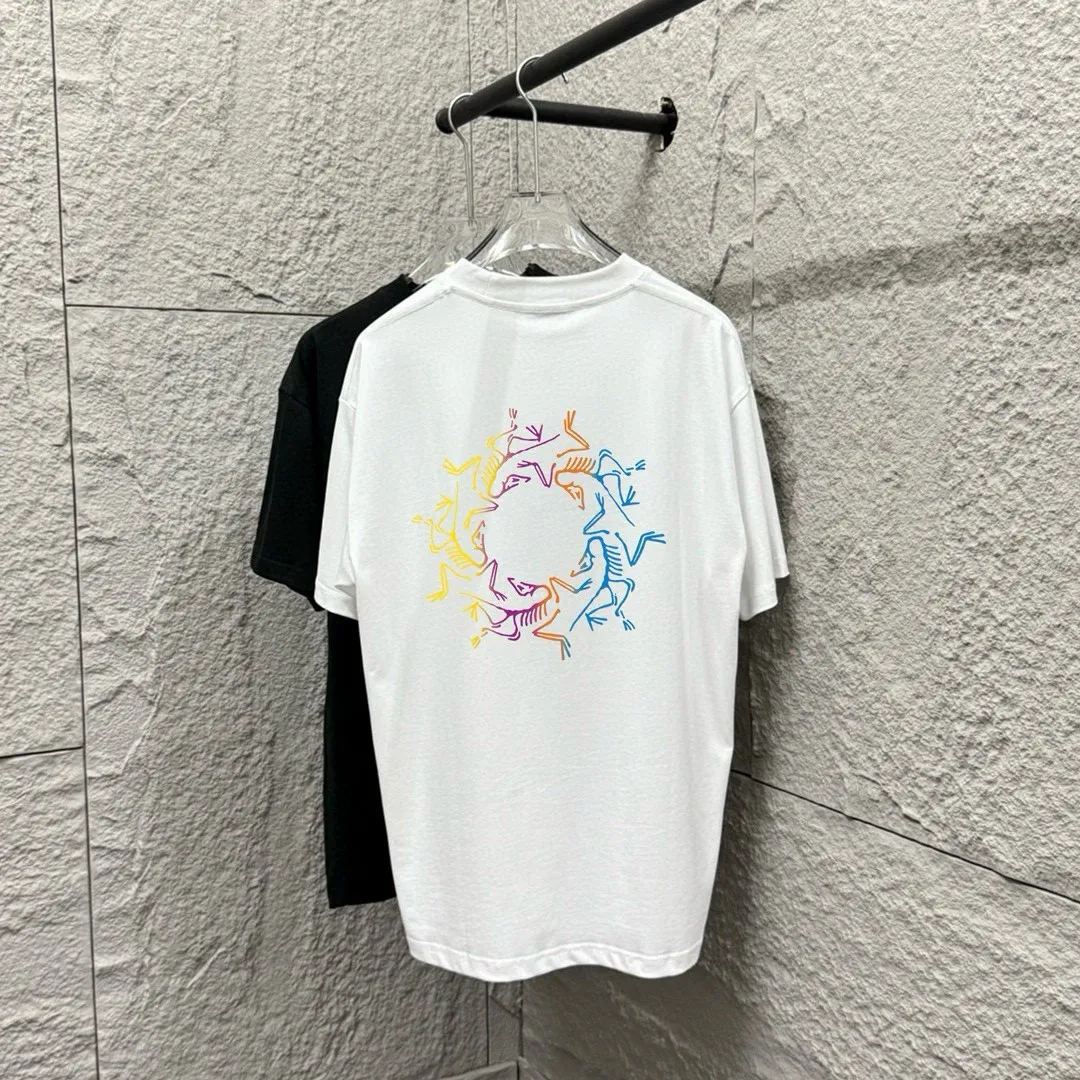 ARC'TERYX* *2025 New Arrival Classic logo T Same Style ：Black White Size： S （90-130 ） M （120-150 ） L （140-165 ） XL （160-180 ） XXL （180 ）